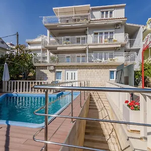 https://la-bodega-apartments.hotels-in-trogir.com